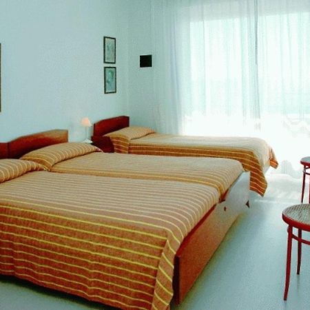 Апартаменты Lignano Sabbiadoro Sea Front Экстерьер фото