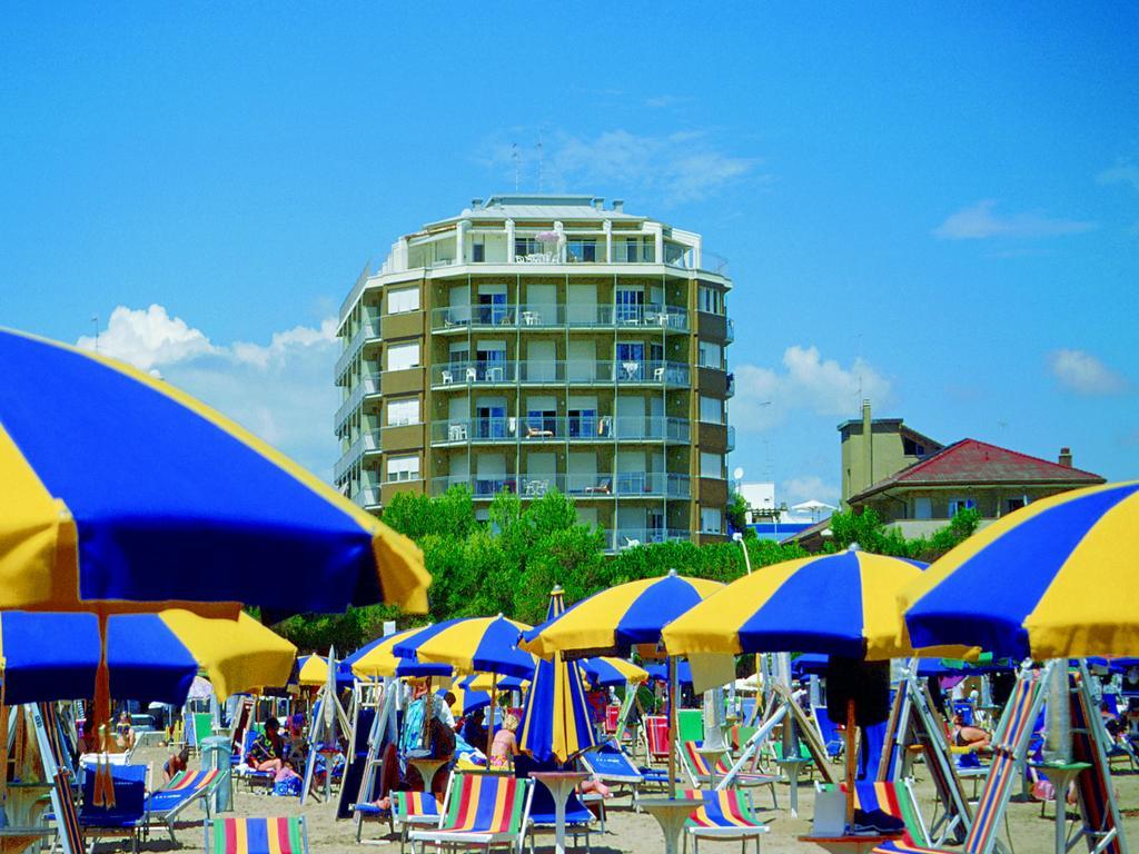 Апартаменты Lignano Sabbiadoro Sea Front Экстерьер фото