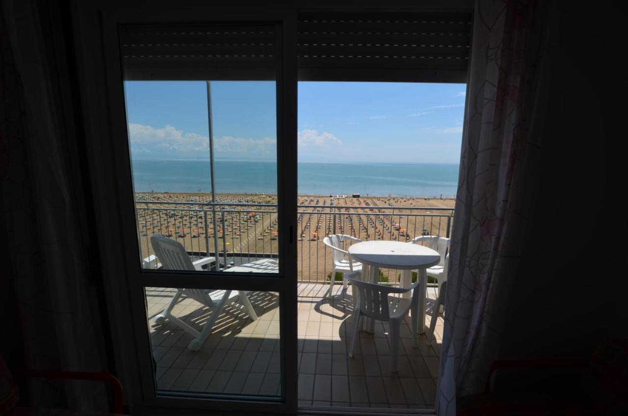 Апартаменты Lignano Sabbiadoro Sea Front Экстерьер фото